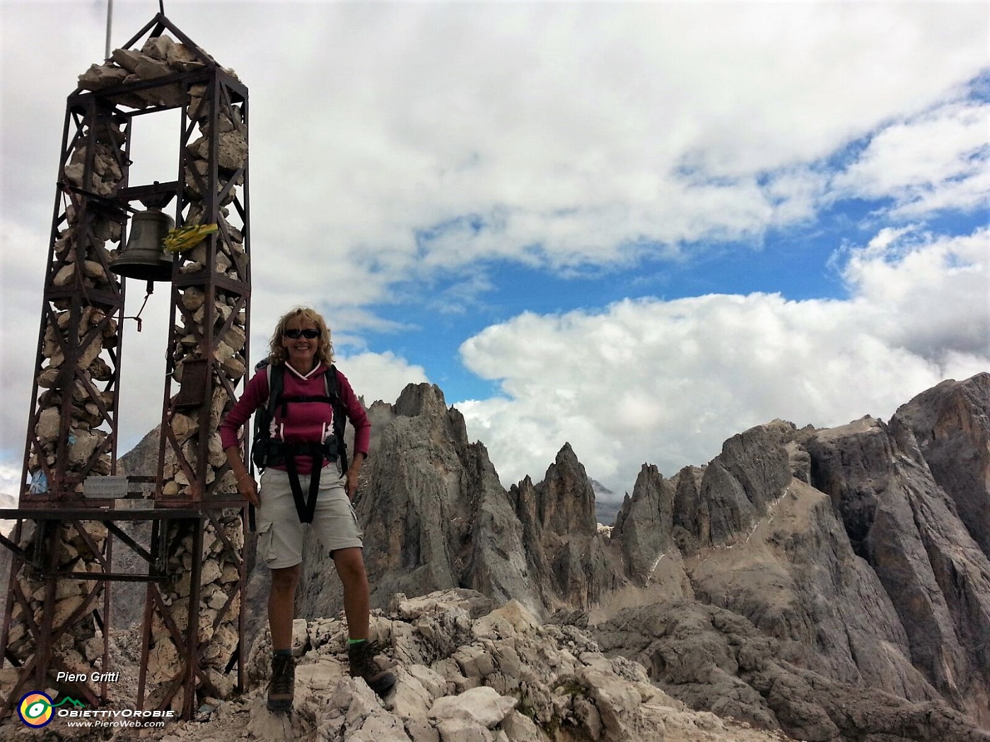 05 In vetta al Monte Mulaz (2906 m).jpg